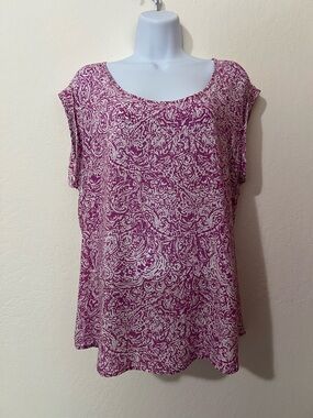 Banana Republic Women’s Scoop Neck Short Sleeve Top in Magenta Paisley